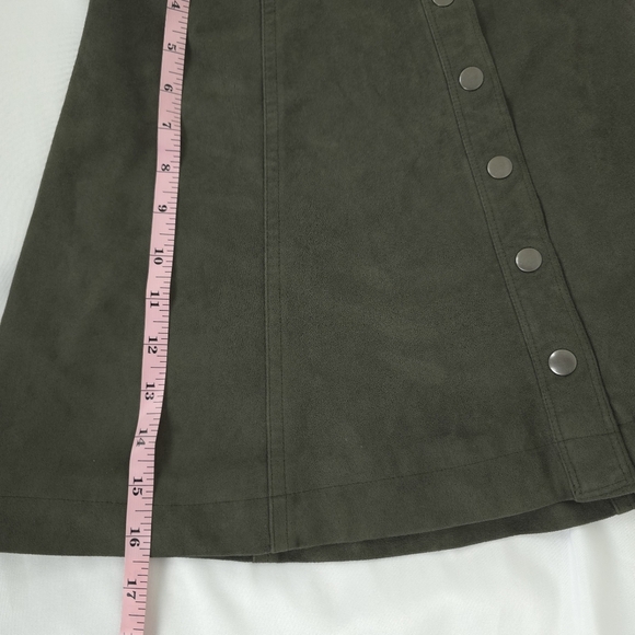 Abercrombie and Fitch Faux Suede Front Snap Button Skirt size 8 - Picture 9 of 10